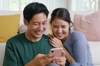 三つ子の赤ちゃんが「パパの携帯で勝手に自撮り」　残されていた映像に悶絶の声