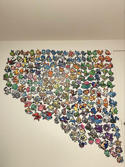 ポケモンのアイロンビーズが壁一面に