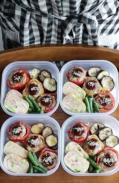 完成した「パプリカ肉詰め弁当」