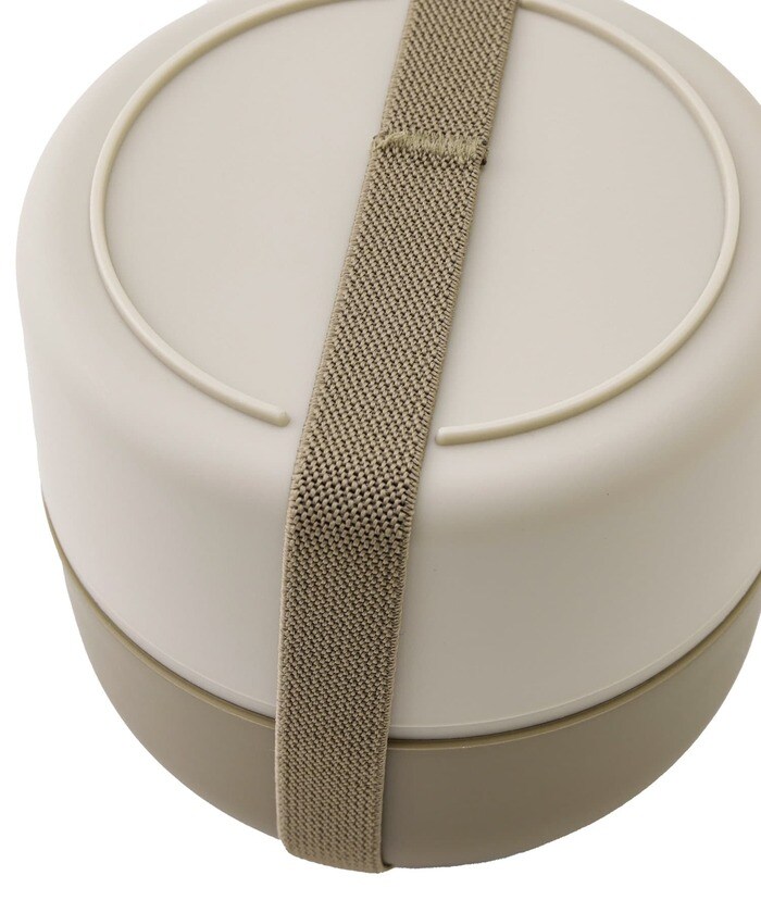 お弁当箱はゴムバンド付き