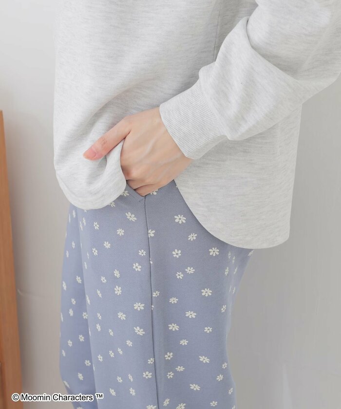 ボトムスには、便利なポケット付き