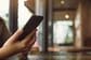 わが家のスマホ代は高すぎる？50歳代世帯は年14万円超で最多に｜年齢階級別の平均額と最新の物価動向