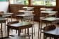 公立小・中学校の教員は給料月額が36万4069円に上がった。ボーナスを足した年収の目安は高校で「722万2979円」