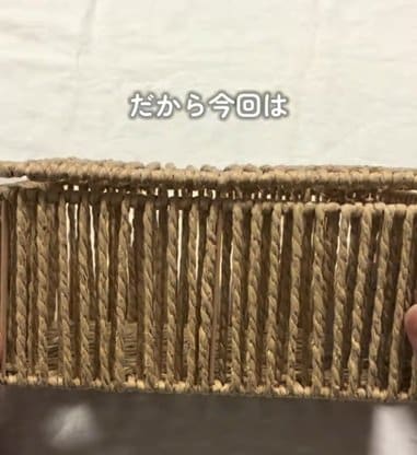 【簡単DIY】ダイソーの〈ワイヤーネットラック〉→紙紐を編み込むだけの簡単DIYで生活感を隠せる〈高見え収納〉が完成！