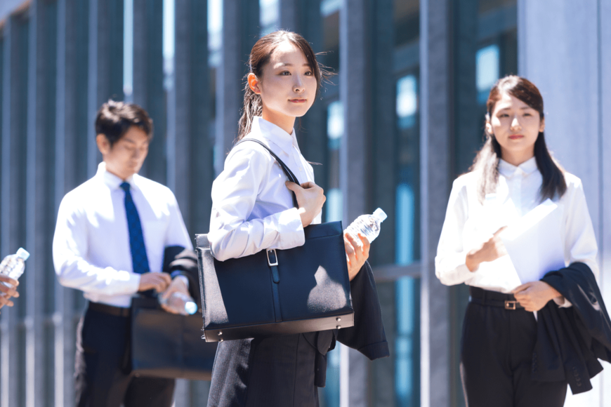 今ドキ大学生が就職先選びで重視するものとは。平均年収？勤務時間？やりがい？福利厚生？