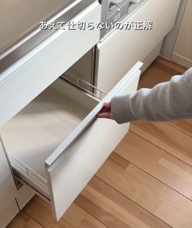 【スッキリ収納】ごちゃつきがちな〈調味料収納〉→ストレスフリーな「スッキリ引き出し」に大変身！あえて全部は仕切らないのがポイント