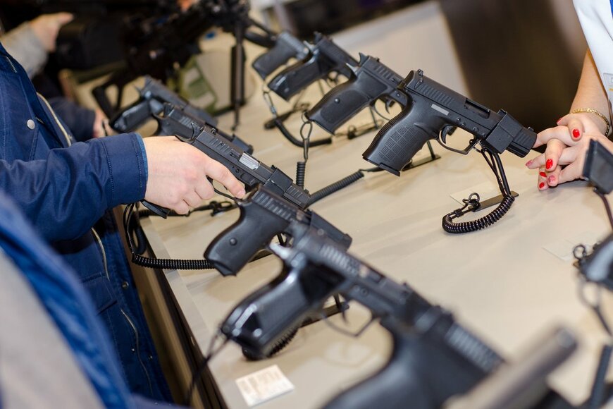 どうしてアメリカで銃が売れてるの？新型コロナの「次の悲劇」とは