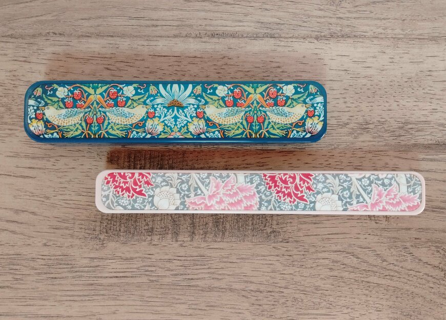 筆者撮影（セリア、はし＆はしケースセット 18cm　ウィリアムモリス柄・スプーン＆フォークセット ウィリアムモリス柄）