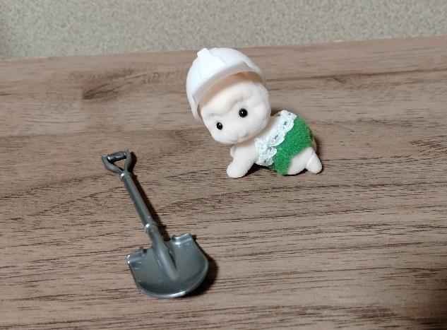 筆者撮影（山田化学株式会社、ミニチュア ショベル＆ヘルメット）