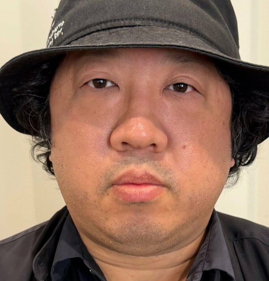 【魔法？】素朴な顔の男性が「ヴィジュアル系メイク」をすると…　衝撃の仕上がりに「どうなってるの！？」