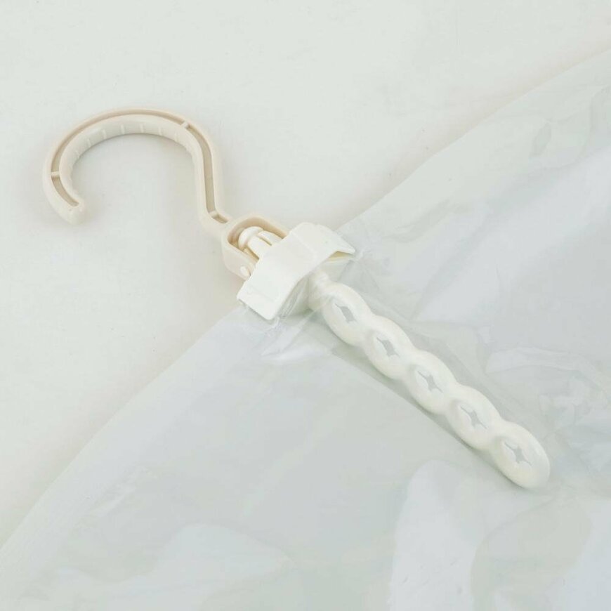 出所：株式会社コメリ　吊るせる衣類圧縮袋