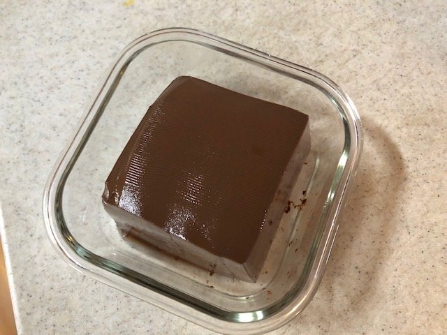 業務スーパー『チョコババロア』の中身（筆者撮影）