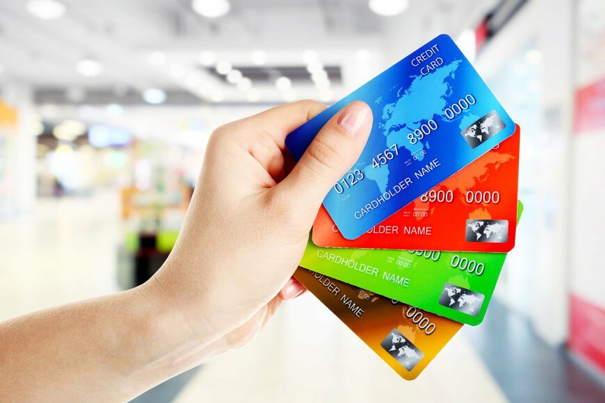 クレジットカードとデビットカードどちらを使うべき？ お得度や節約効果をチェック！
