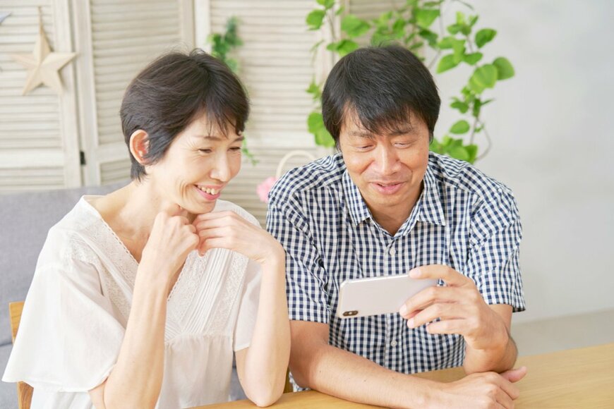 厚生年金と国民年金「標準夫婦」は月22万円。10月から年金振込額から変わった人とは