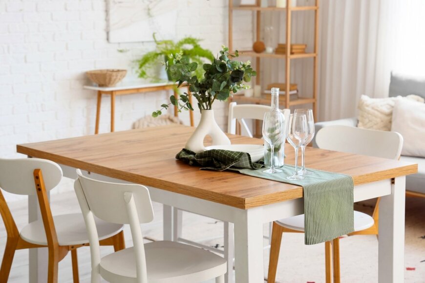ダイニングテーブルの写真