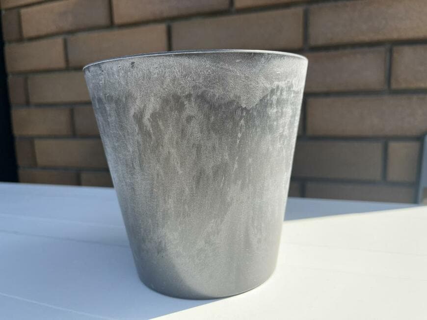 キャンドゥのストーン調プランター4合鉢