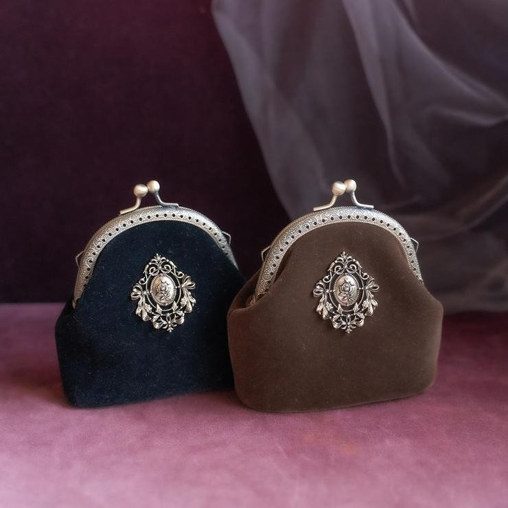 出しまむら公式　ミニがま口ポシェット （クラロリくる実）