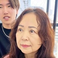 「顔が大きく見えないようにしたい」女性が40年ぶりのショートで大胆イメチェン！「もう最高！」と絶賛