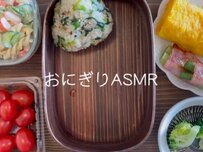 【自分へのお弁当】干し小エビ入りの”小松菜おにぎり弁当”が美味しそう！「おにぎりのレシピ教えて」「色合いもいい」の声