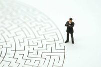 退職金は期待できない!「自助」が求められる時代、必要な「お金の知識」とは