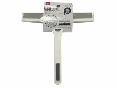 磁石で引っ付くお風呂のスクレーパー（110円）