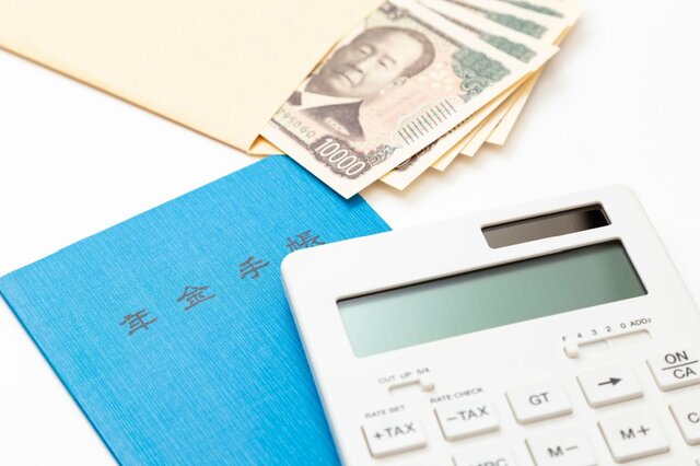 厚生年金、「平均年収400万円」で会社員を38年間続けた人の将来の年金額は？額面と手取りをシミュレーション