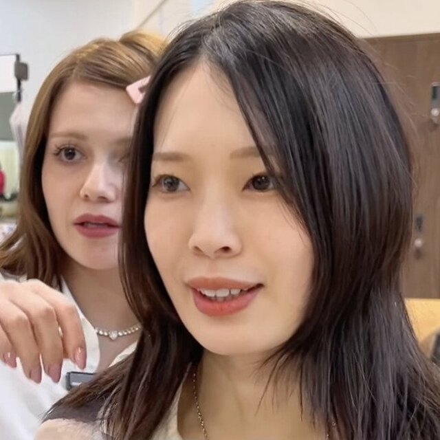 セミロング女性が【プロにお任せ】でバッサリカット→軽やかで可愛い〈外ハネボブ〉に。「まじいいじゃん！」と仕上がりに満足