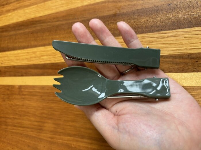 先割れスプーンとナイフ折りたたみ