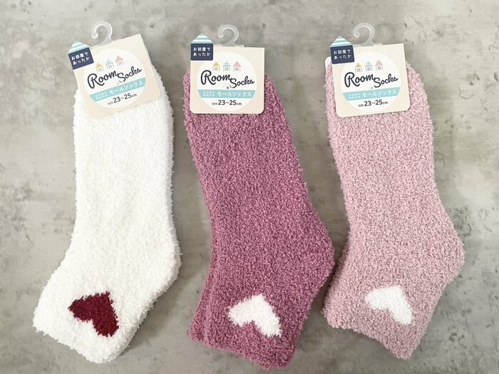 カラーは白・ピンク・薄ピンクの3色展