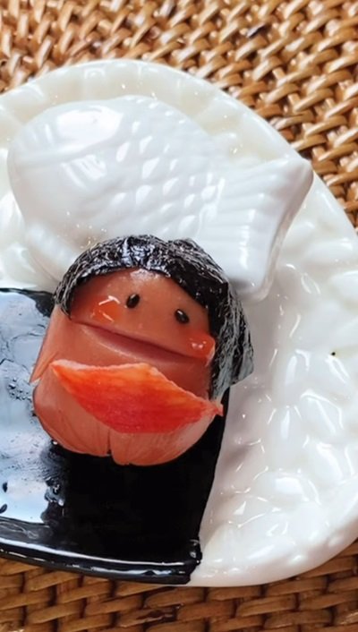 【こどもの日弁当】高校生男子に作る　かわいい「金太郎ソーセー人」に見入ってしまう