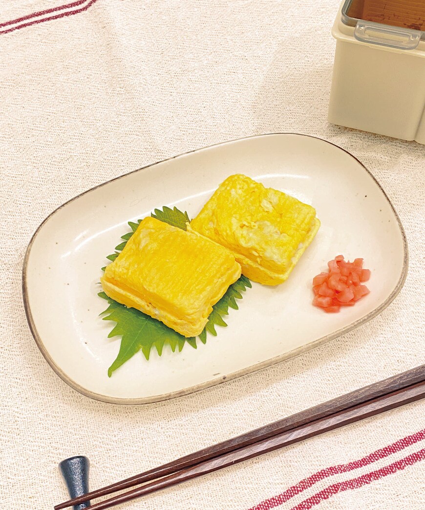 出所：3COINS公式　《レンジで簡単》仕切り付きだし巻きメーカー／KITINTO