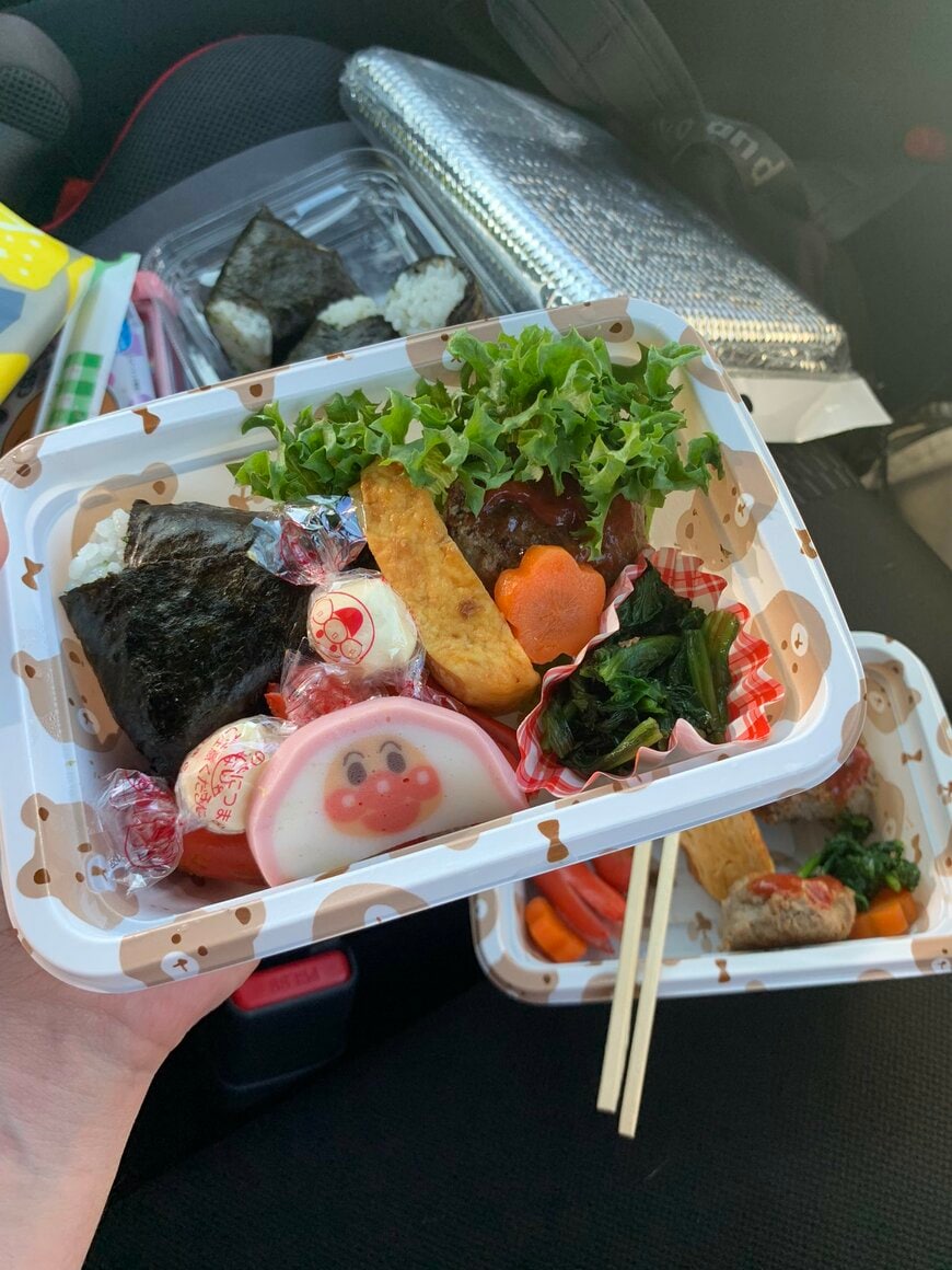 急いで詰め替えたお弁当