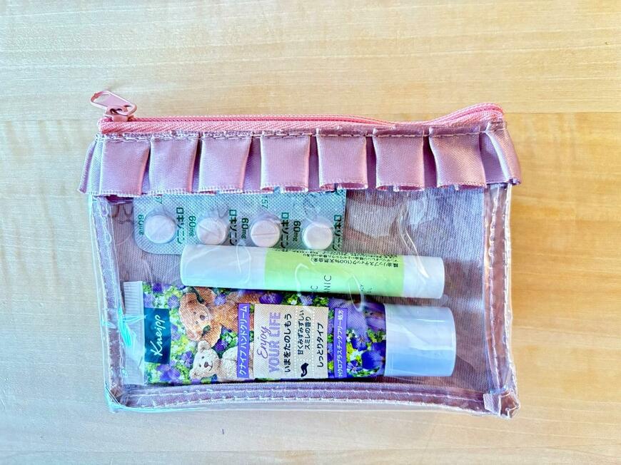 ダイソー「推しポーチ フリル付フラットポーチ」