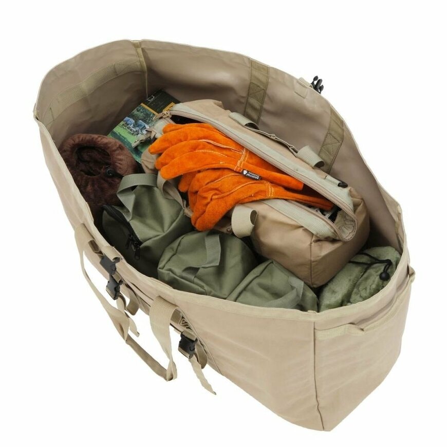 開口部は約66cmと広く、中へ荷物を出し入れしやすい形です
