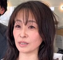 【大変身】スーパーロングの女性がショートボブで大胆イメチェン！「よかった！」と満点の笑顔