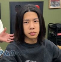 【激変】ツヤツヤの黒髪が印象的な男性　パーマで大変身した姿に思わず二度見！？