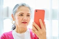 70歳代の「月の生活費」は赤字に。毎月の「厚生年金と国民年金」収入は平均いくら？