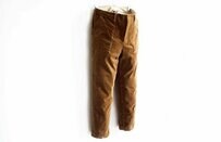 衣替えはパンツから、旬なコーデュロイパンツで秋冬らしく