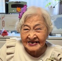 【92歳の現役WRAPPER】元高島屋店員のおばあちゃんが“子犬用エプロン”をラッピング！あまりに美しい「熟練の技」に注目集まる