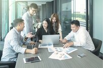 マネジメントとリーダーシップってどう違うの？役割や能力の違いは？