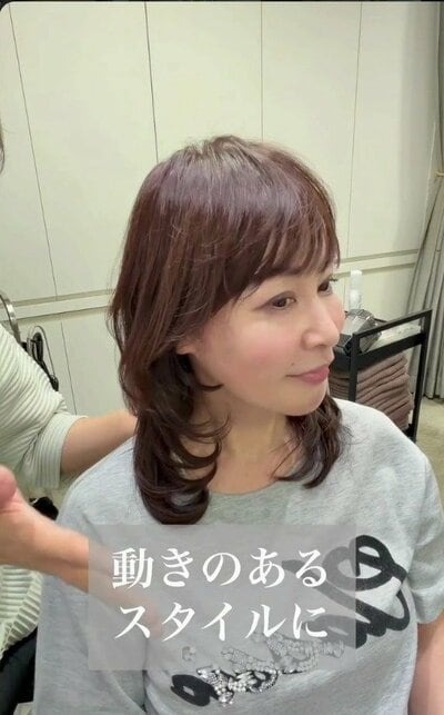 前髪とレイヤーで、ふんわりとした動きのあるスタイル（アフター）