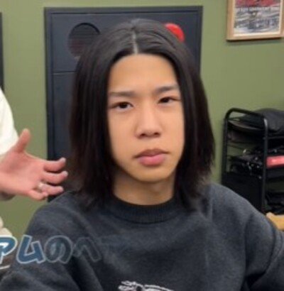 【激変】ツヤツヤの黒髪が印象的な男性　パーマで大変身した姿に思わず二度見！？