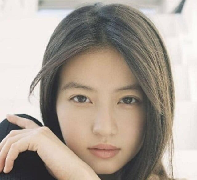今田美桜 スタイル抜群！華やかレースのノースリ衣装姿に「お人形さんみたい」「お姉さん感」「別格に綺麗」の声