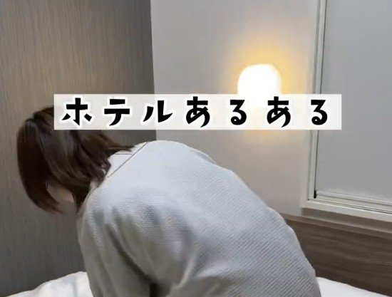 ホテルのベッドでは寝返りを打つのが難しい？「ベッドのシーツあるある」に思わず納得してしまう