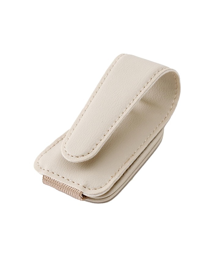 サンバイザーに差し込むだけで簡単に取り付