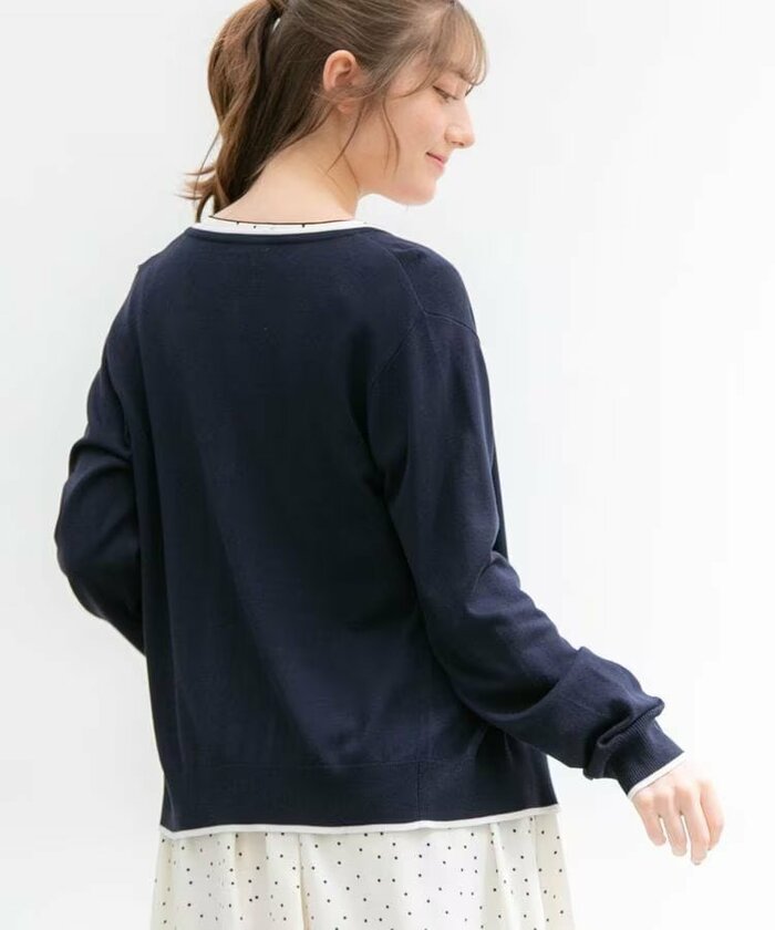 バイカラーの配色ラインがアクセント