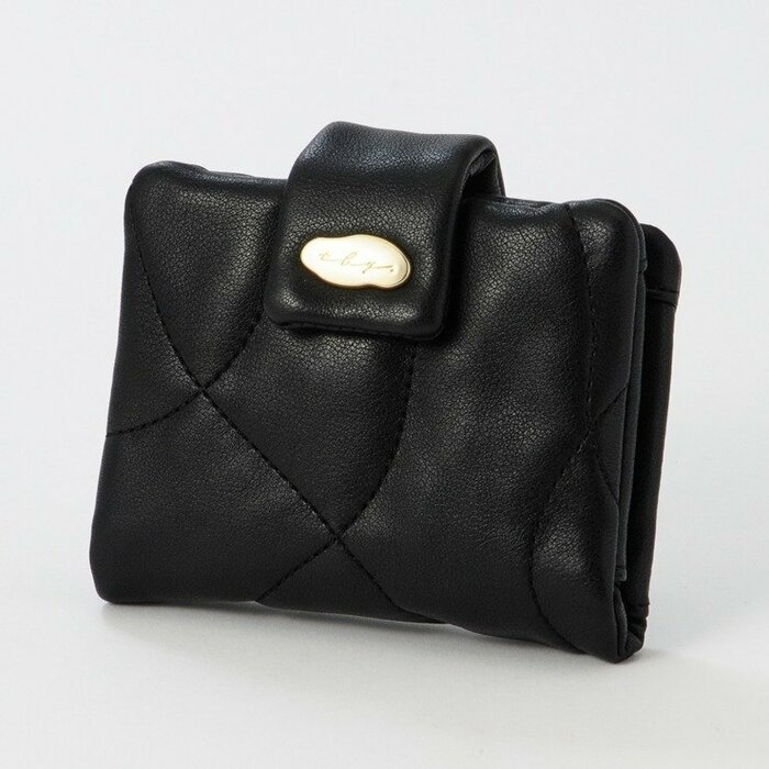 フェミニンな魅力が詰まったキルティングデザインのミニ財布