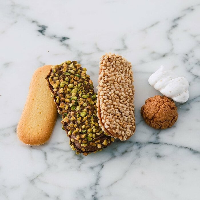 フランスの伝統的な焼き菓子の詰め合わせ