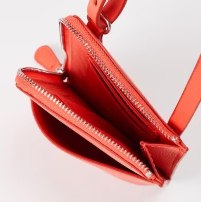 出所：ユニクロ公式 レザータッチウォレットショルダーバッグ