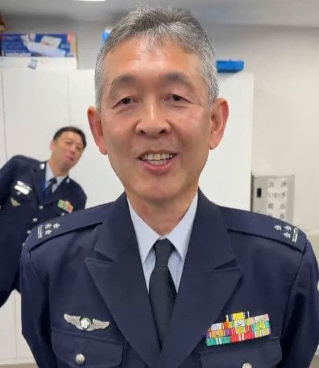 【自衛官の最後】「46年もの自衛官生活」職員たちの拍手に見送られる退官の日、去り行く姿に胸が熱くなる